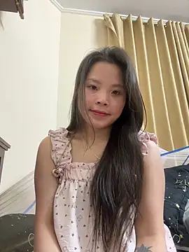 Snapshot of Bella_7777 chatting on 05/17/26, 03:41 Bella 7777 online show from 05/17/26, 03:41