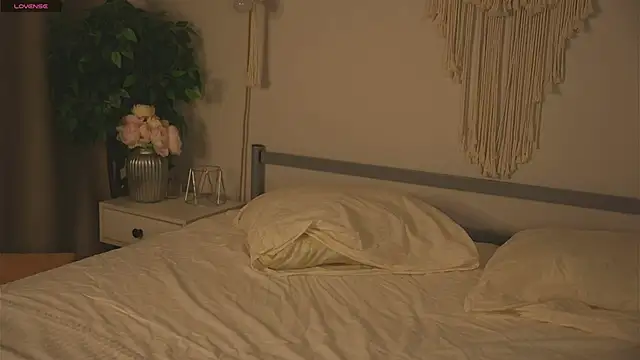 Snapshot of Lu__Lane chatting on 09/17/25, 07:54 Lu Lane online show from 09/17/25, 07:54