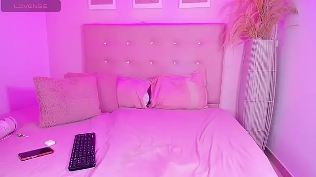 ANNIE DOLCE  online show from 02/15/26, 01:57