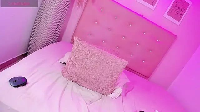 ANNIE DOLCE  online show from 04/21/26, 02:51