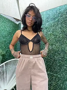 Snapshot of TweetiePieXXX chatting on 02/24/26, 09:02 TweetiePieXXX online show from 02/24/26, 09:02