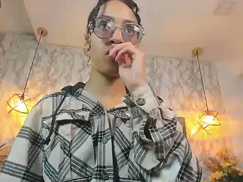 Hanna Cornee  online show from 09/27/25, 01:38