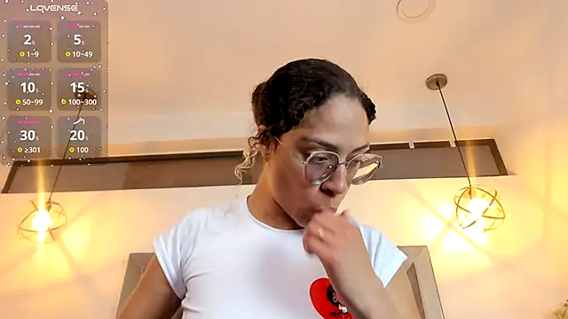 Hanna Cornee  online show from 10/10/25, 01:43