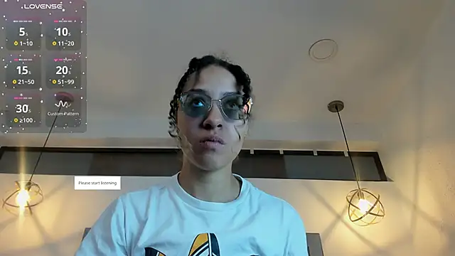 Hanna Cornee  online show from 11/05/25, 02:06