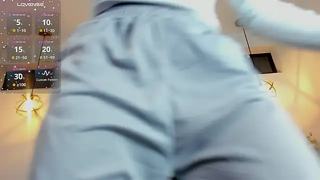 Hanna Cornee  online show from 12/03/25, 01:42