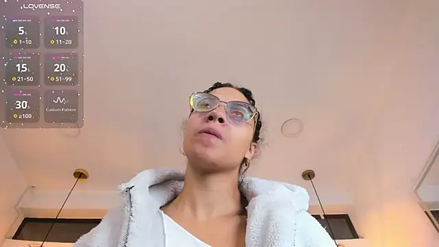 Snapshot of Hanna_Cornee_ chatting on 01/08/26, 12:51 Hanna Cornee online show from 01/08/26, 12:51