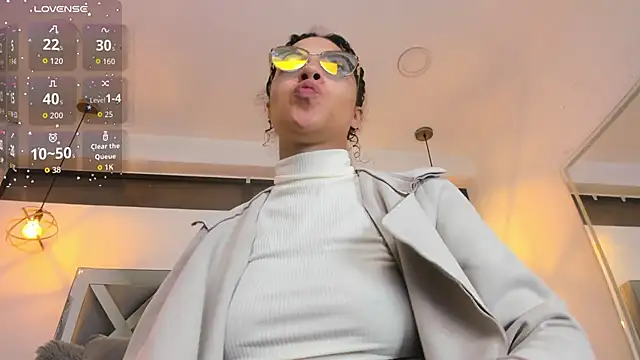 Snapshot of Hanna_Cornee_ chatting on 01/10/26, 01:13 Hanna Cornee online show from 01/10/26, 01:13