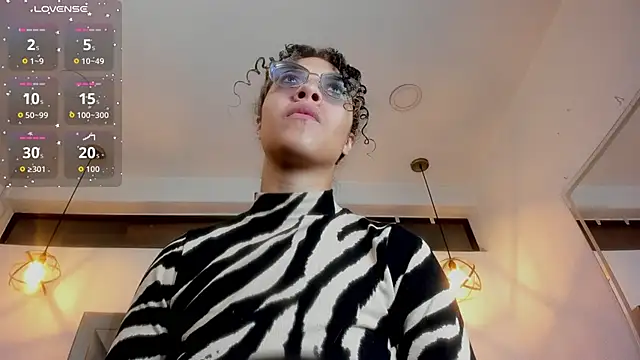 Snapshot of Hanna_Cornee_ chatting on 02/04/26, 01:39 Hanna Cornee online show from 02/04/26, 01:39