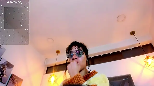 Snapshot of Hanna_Cornee_ chatting on 02/25/26, 01:43 Hanna Cornee online show from 02/25/26, 01:43