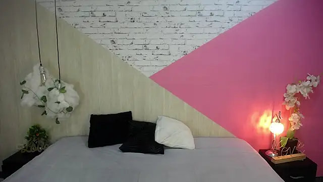 sophia brunette  online show from 11/30/25, 11:14