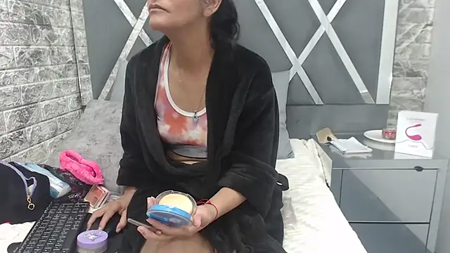 YanetRose online show from 10/14/25, 03:18