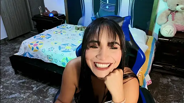 Snapshot of carolxotic chatting on 05/19/26, 03:18 carolxotic online show from 05/19/26, 03:18