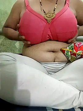 Snapshot of chocobbsneha567 chatting on 12/15/25, 03:44 chocobbsneha567 online show from 12/15/25, 03:44