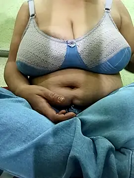 Snapshot of chocobbsneha567 chatting on 12/17/25, 10:54 chocobbsneha567 online show from 12/17/25, 10:54