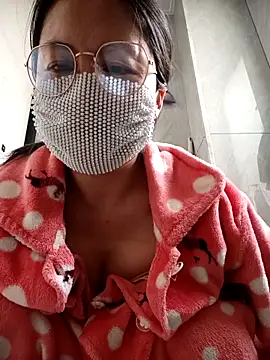 chengcheng12 online show from 12/23/25, 01:47