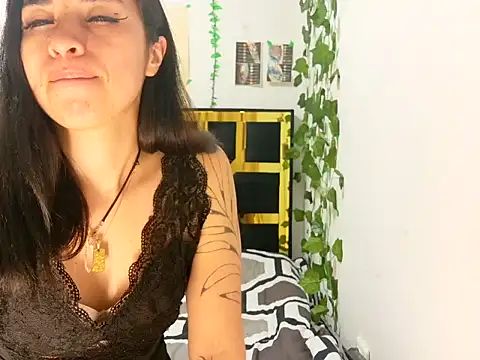 lucywhite13 online show from 09/15/25, 11:16