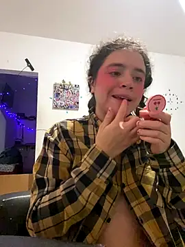 Lucy YupiSweet online show from 10/31/25, 07:31