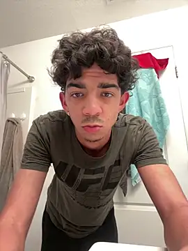 Snapshot of Ryan_12xX chatting on 11/17/25, 10:37 Ryan 12xX online show from 11/17/25, 10:37