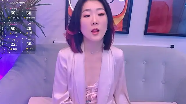 AikoYamada online show from 10/18/25, 06:37