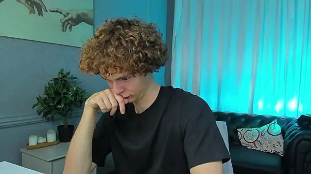 Snapshot of Tommy_Jamm chatting on 09/15/25, 02:17 Tommy Jamm online show from 09/15/25, 02:17