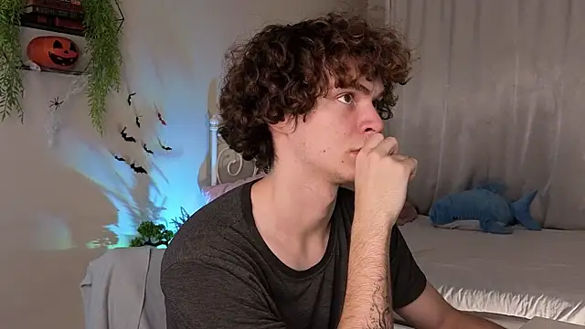 Snapshot of Tommy_Jamm chatting on 10/31/25, 02:29 Tommy Jamm online show from 10/31/25, 02:29