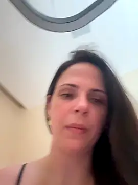 Snapshot of Lady_LauraRose chatting on 10/18/25, 02:40 Lady LauraRose online show from 10/18/25, 02:40