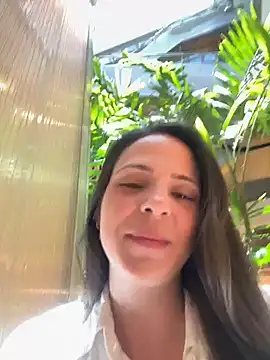 Snapshot of Lady_LauraRose chatting on 11/21/25, 02:27 Lady LauraRose online show from 11/21/25, 02:27