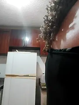 Snapshot of Miss-tetas chatting on 12/20/25, 09:11 Miss-tetas online show from 12/20/25, 09:11