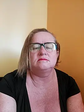 Snapshot of Miss-tetas chatting on 02/05/26, 03:05 Miss-tetas online show from 02/05/26, 03:05