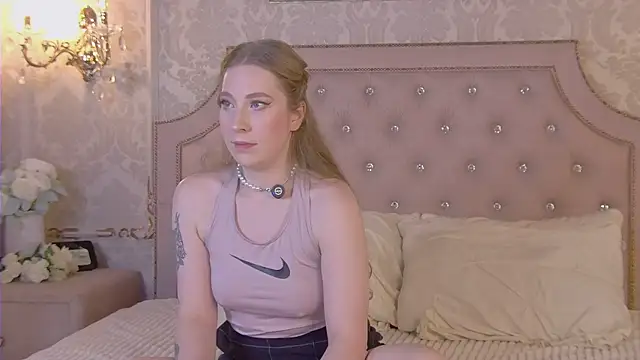 Snapshot of MiaEuphoria_ chatting on 10/01/25, 04:40 MiaEuphoria online show from 10/01/25, 04:40