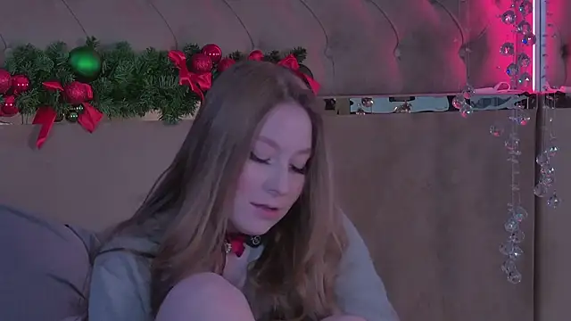 Snapshot of MiaEuphoria_ chatting on 12/14/25, 04:29 MiaEuphoria online show from 12/14/25, 04:29