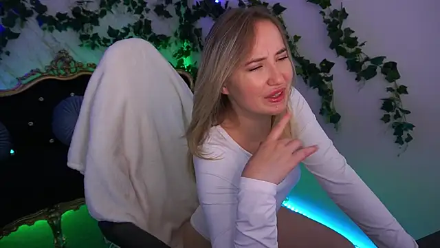 Snapshot of SofieBloom chatting on 09/12/25, 03:56 SofieBloom online show from 09/12/25, 03:56