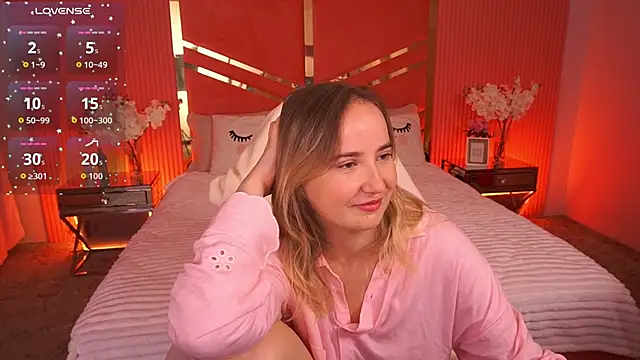 Snapshot of SofieBloom chatting on 10/12/25, 11:15 SofieBloom online show from 10/12/25, 11:15