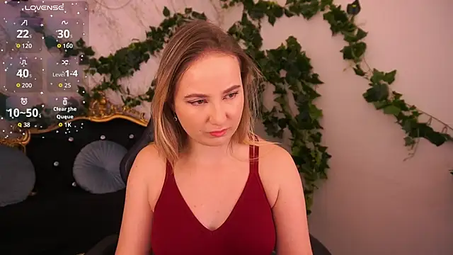 Snapshot of SofieBloom chatting on 11/13/25, 11:25 SofieBloom online show from 11/13/25, 11:25