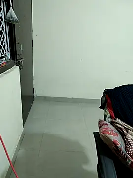 Snapshot of Pihu_Chopra chatting on 10/05/25, 11:24 Pihu Chopra online show from 10/05/25, 11:24