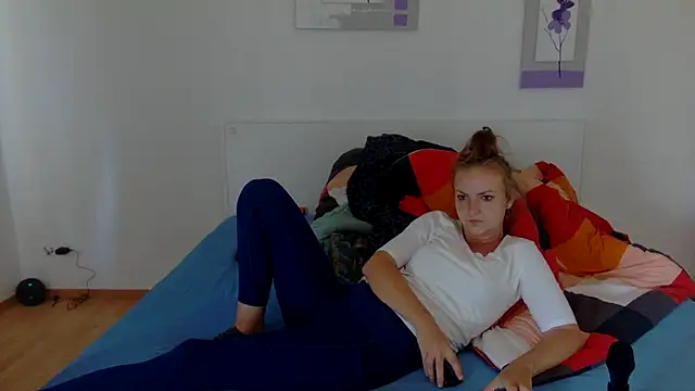 Snapshot of hornycouplefuck12 chatting on 09/14/25, 01:10 hornycouplefuck12 online show from 09/14/25, 01:10