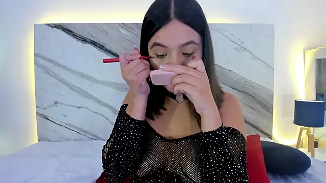 thamiina  online show from 11/26/25, 07:04