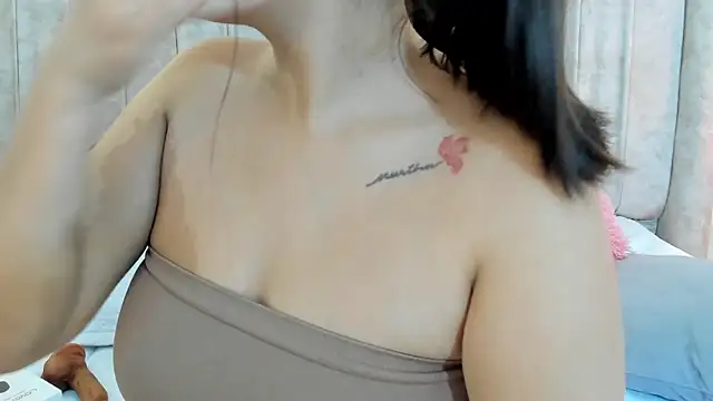 thamiina  online show from 02/23/26, 07:00