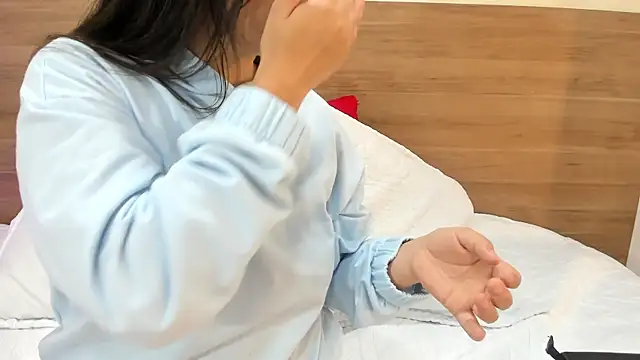 thamiina  online show from 04/23/26, 11:53