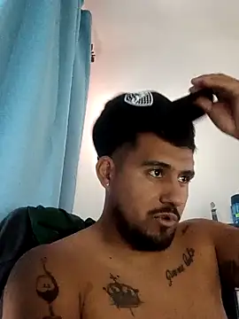 Snapshot of maxiiii125 chatting on 11/17/25, 05:19 maxiiii125 online show from 11/17/25, 05:19