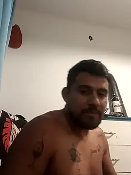 Snapshot of maxiiii125 chatting on 11/24/25, 02:33 maxiiii125 online show from 11/24/25, 02:33