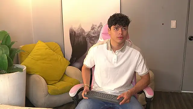 Snapshot of Ethan_occonor chatting on 09/18/25, 01:13 Ethan occonor online show from 09/18/25, 01:13