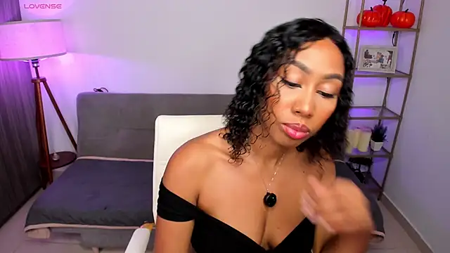 Snapshot of i_lulu chatting on 11/25/25, 04:56 i lulu online show from 11/25/25, 04:56