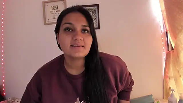 Snapshot of selena_jhonson chatting on 10/27/25, 02:10 selena jhonson online show from 10/27/25, 02:10