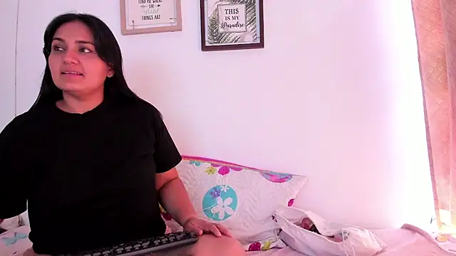 Snapshot of selena_jhonson chatting on 11/17/25, 02:01 selena jhonson online show from 11/17/25, 02:01