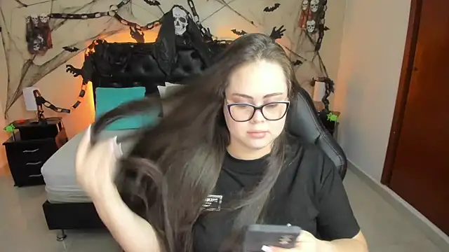 LolaVillalobos online show from 10/16/25, 02:07