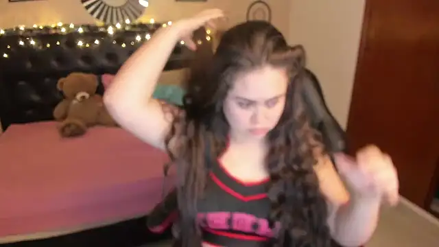 LolaVillalobos online show from 12/03/25, 01:53