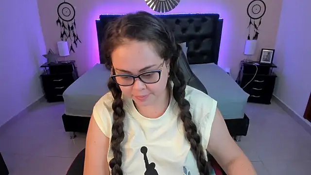 LolaVillalobos online show from 03/10/26, 12:21