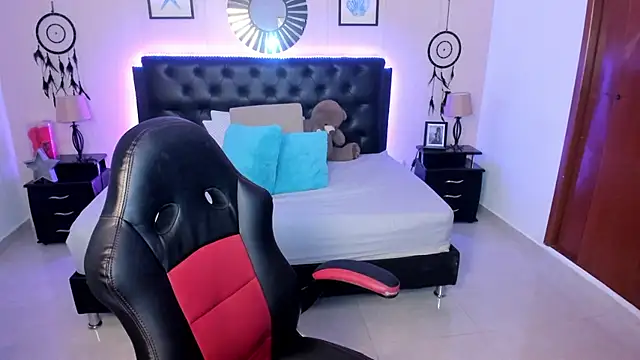 LolaVillalobos online show from 04/22/26, 12:18