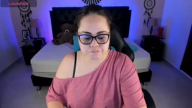 LolaVillalobos online show from 07/04/26, 11:38